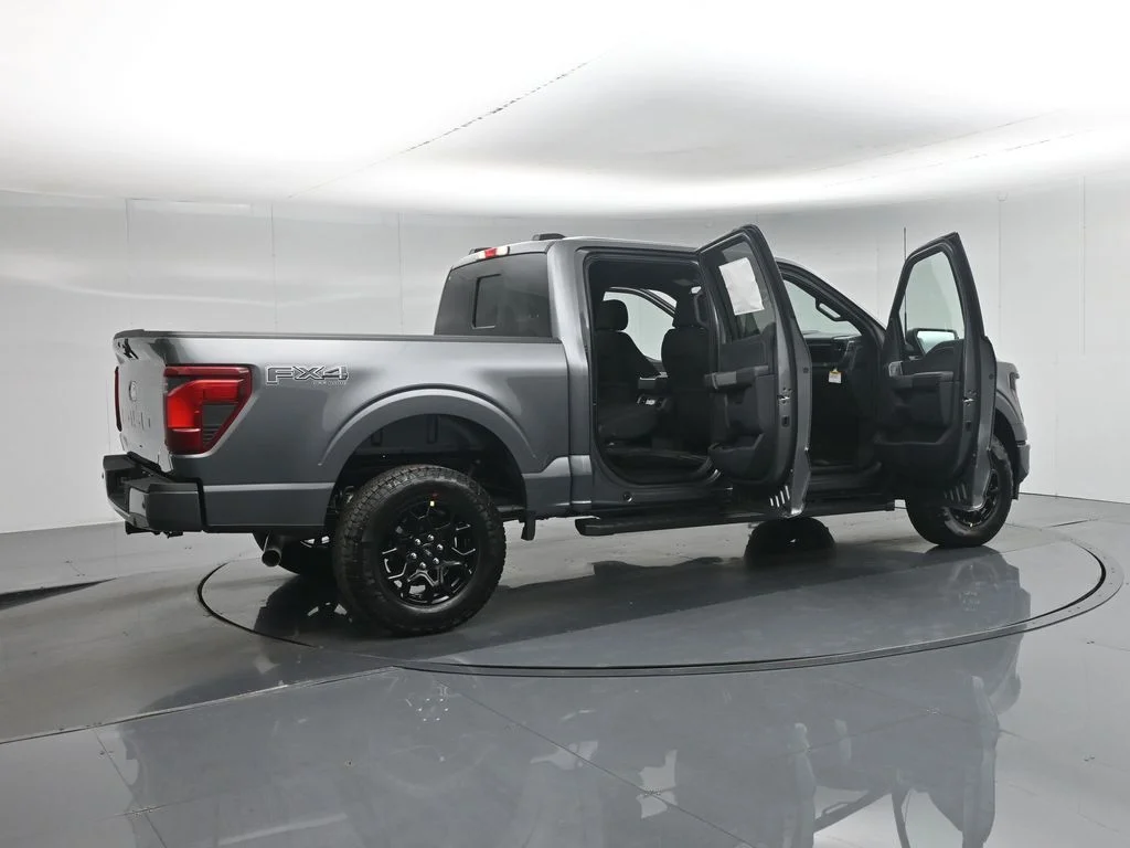 New 2026 Carbonized Gray Metallic Ford XLT image 5