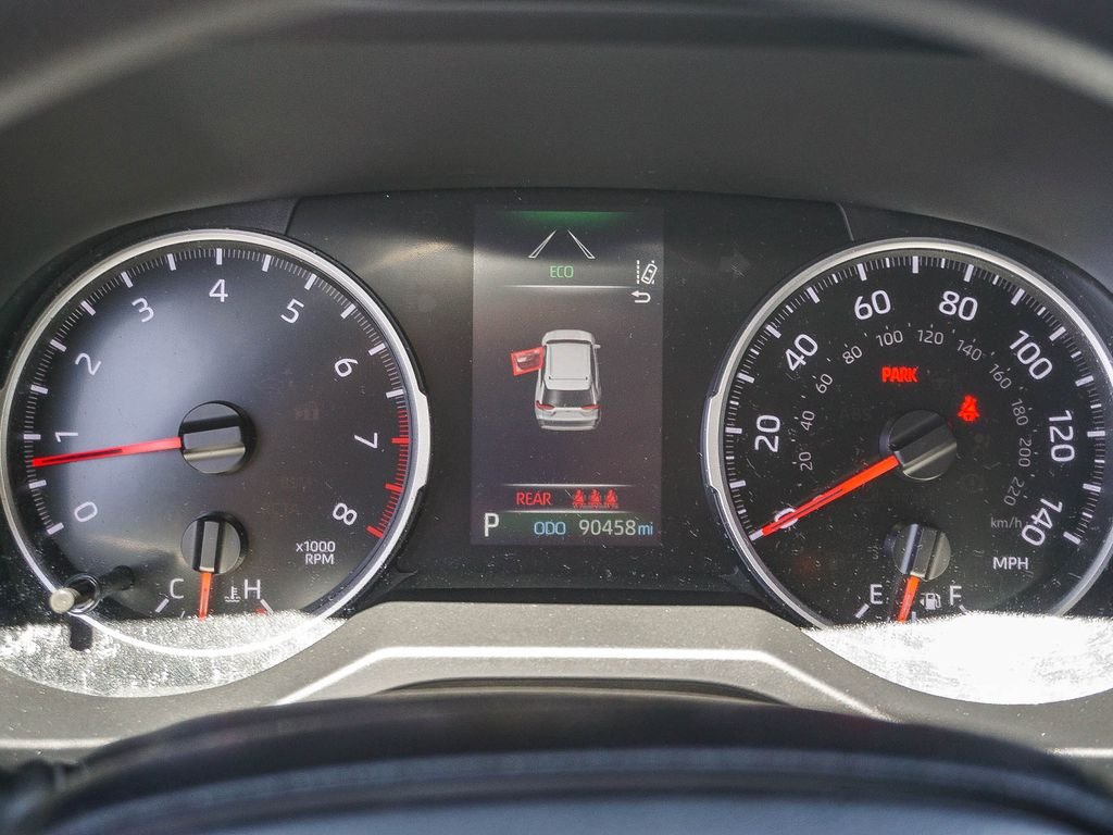 Used 2021 White Toyota LE image 22