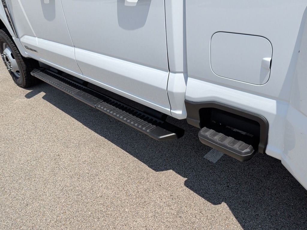 New 2026 Oxford White Ford F-350® XL image 40