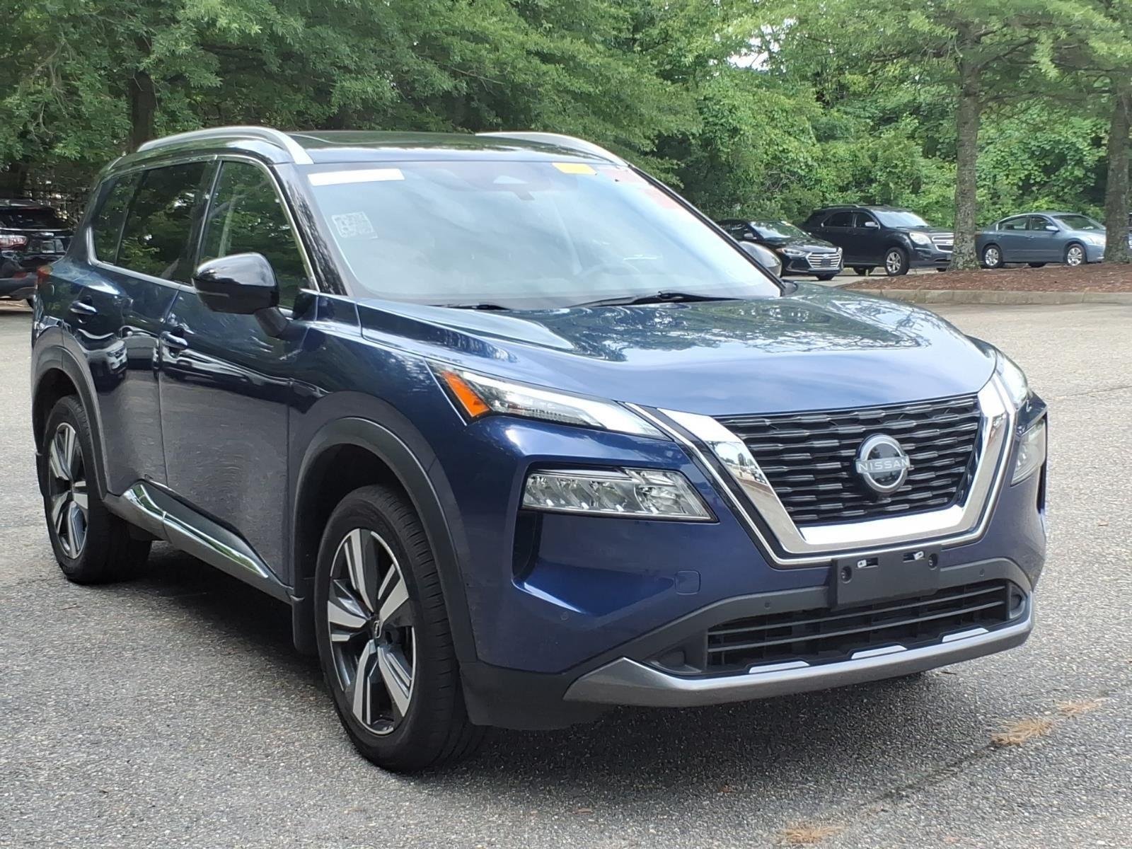 Used 2023 Caspian Blue Metallic/Super Black Nissan SL image 6