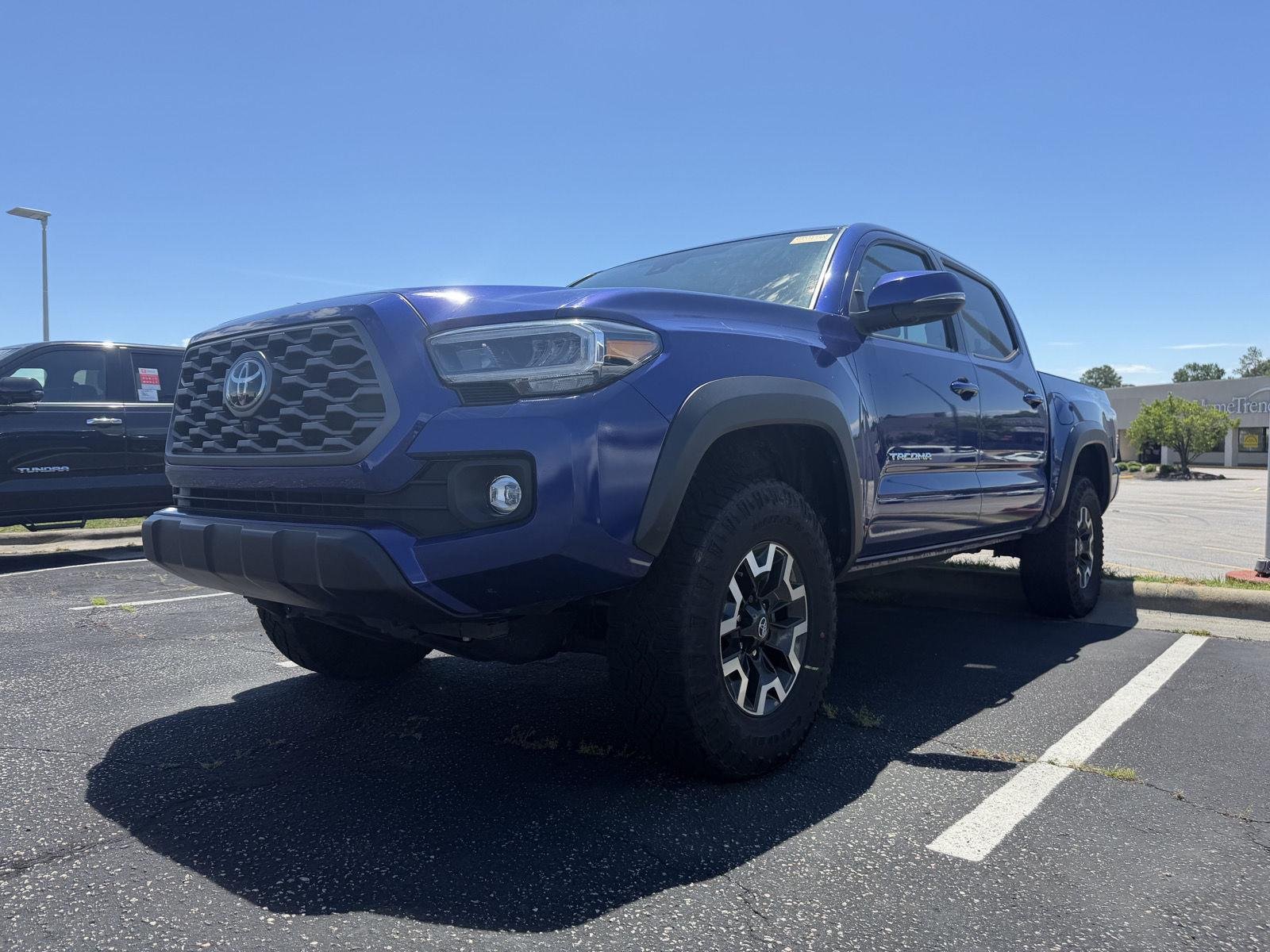 Used 2023 Blue Crush Metallic TOYOTA  image 17