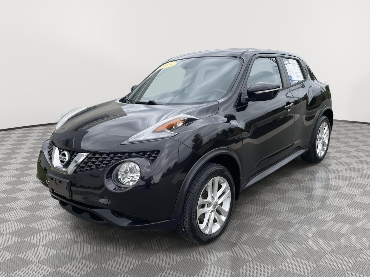 Used 2015 Bordeaux Black Nissan S image 4