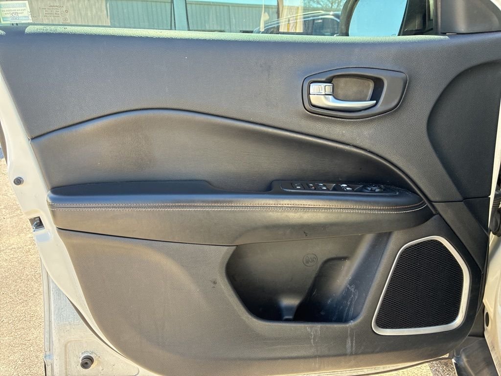 Used 2019 White Jeep Sport image 11