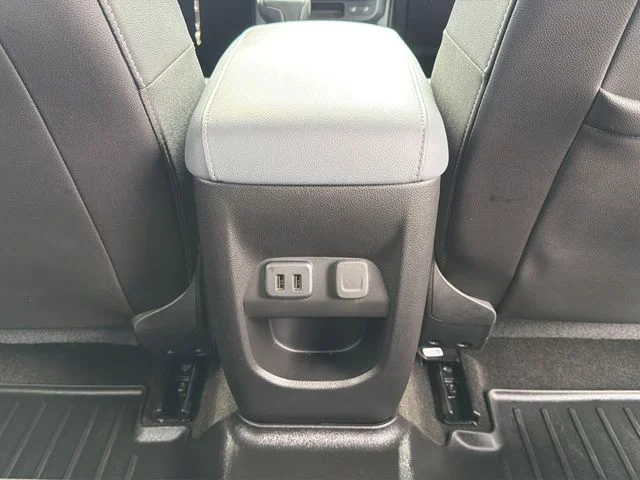 Used 2018 Black Chevrolet Z71 image 26