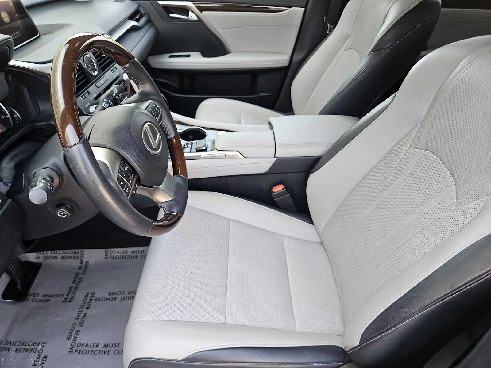 Used 2019 Atomic Silver Lexus  image 8