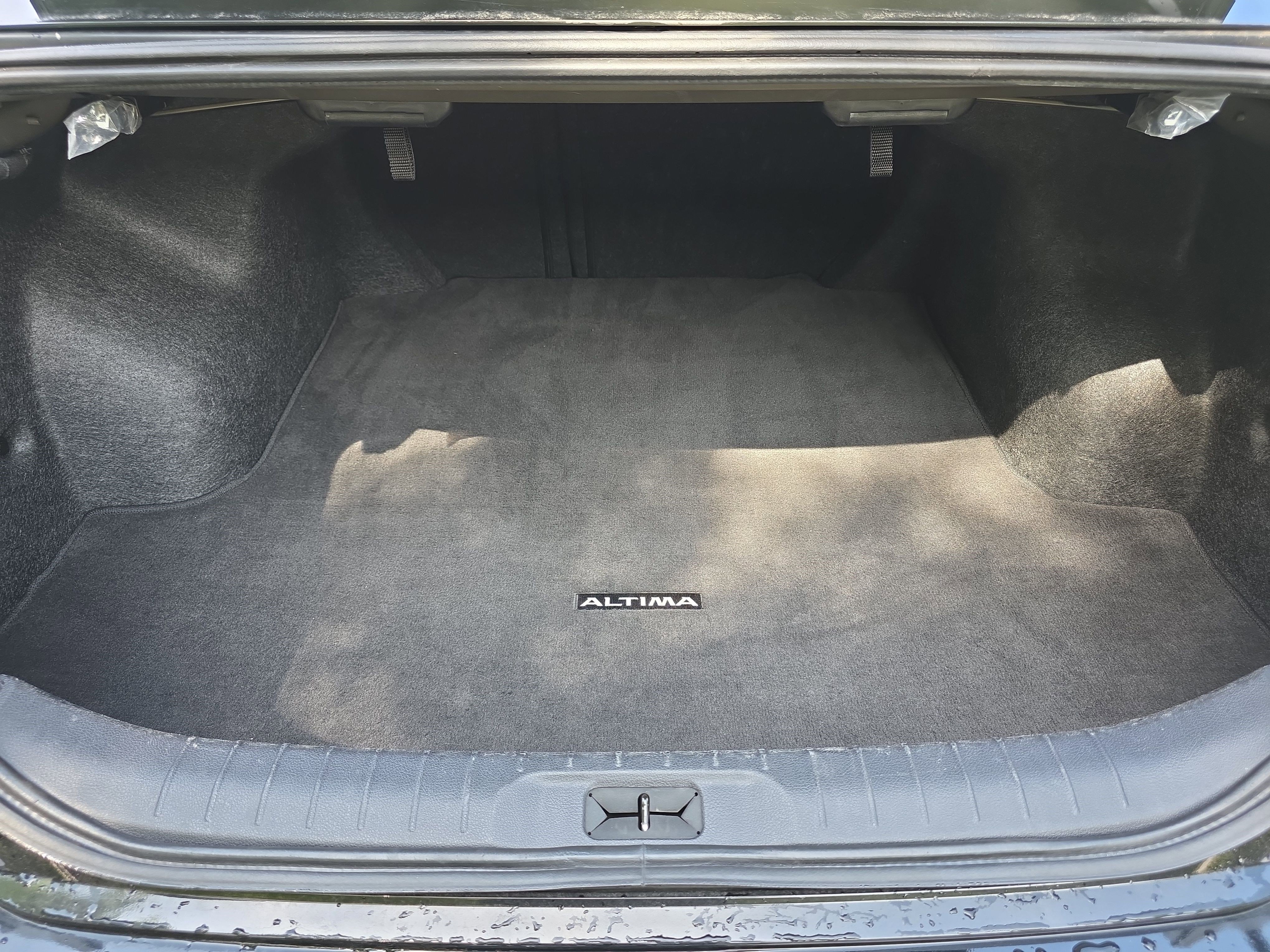 Used 2025 Super Black Nissan SR image 28