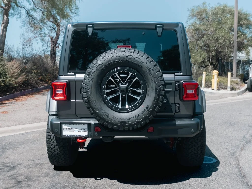 New 2026 Granite Crystal Metallic Clear-Coat Exterior Paint Jeep Rubicon X image 11