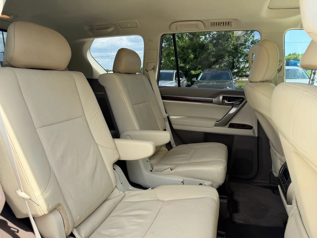 Used 2019 Starfire Pearl Lexus Premium image 29