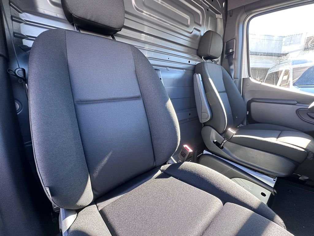 New 2026 Arctic White Mercedes-Benz Cargo 170 WB image 28