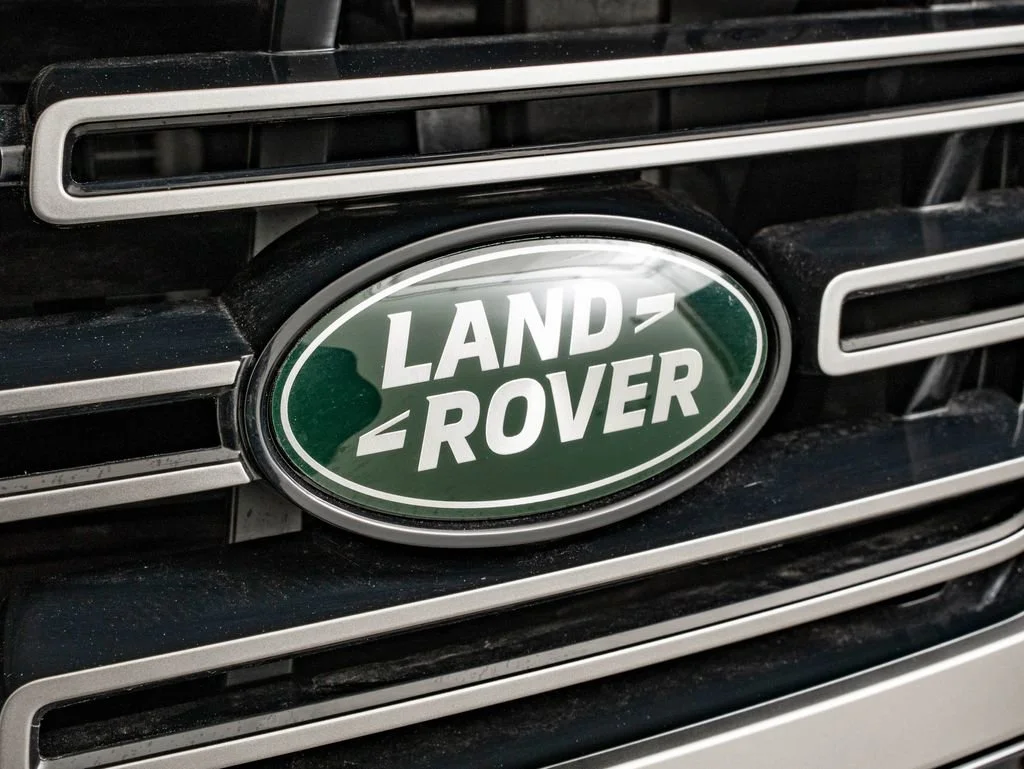 New 2026 Belgravia Green Land Rover SE image 17