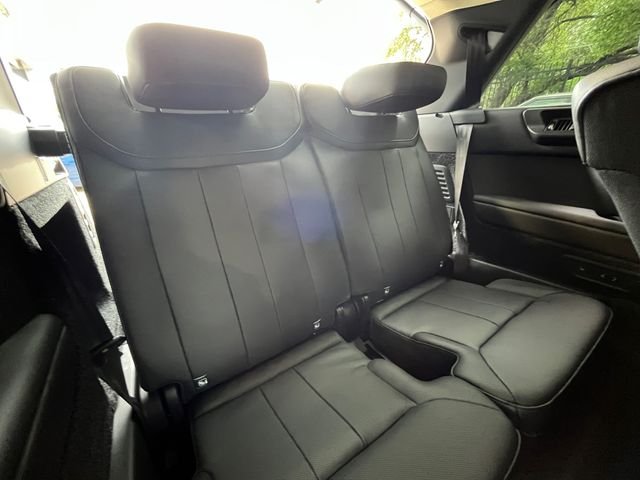 New 2026 Eiger Grey Land Rover SE image 17