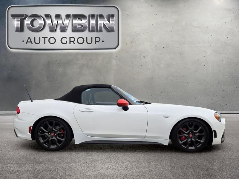 Used 2019 Pearl FIAT ABARTH CONVERTIBLE image 3