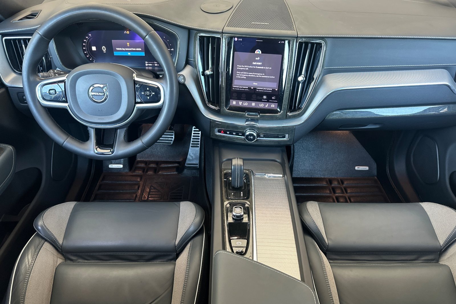 Used 2022 SILVER Volvo R-Design image 12