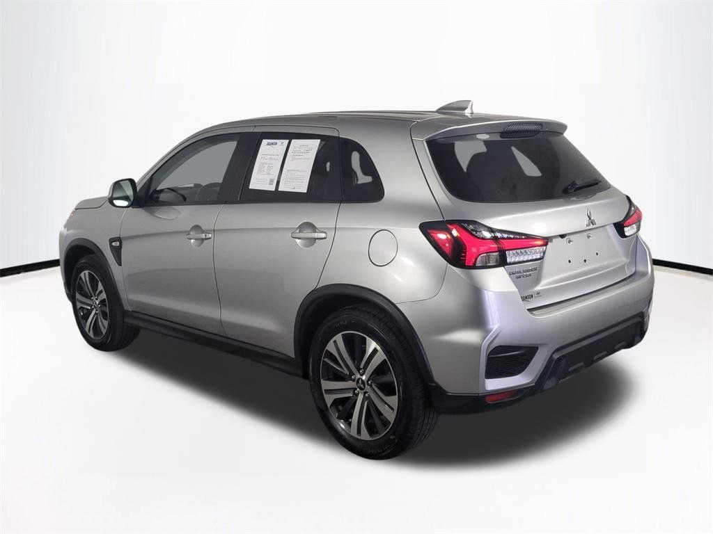 Used 2024  Mitsubishi 2.0 ES image 7