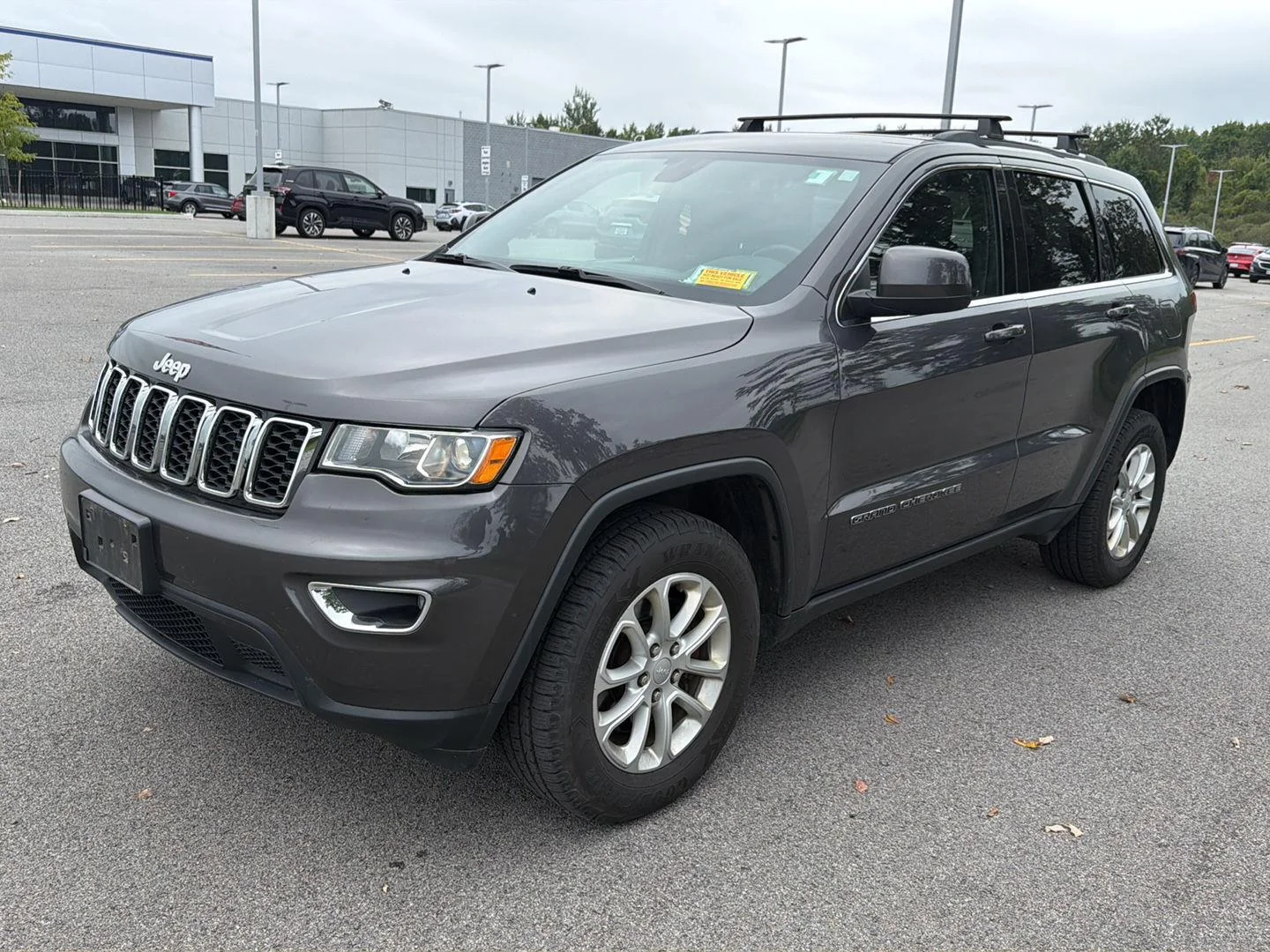 Used 2021 Granite Crystal Metallic Clearcoat Jeep Laredo E image 7
