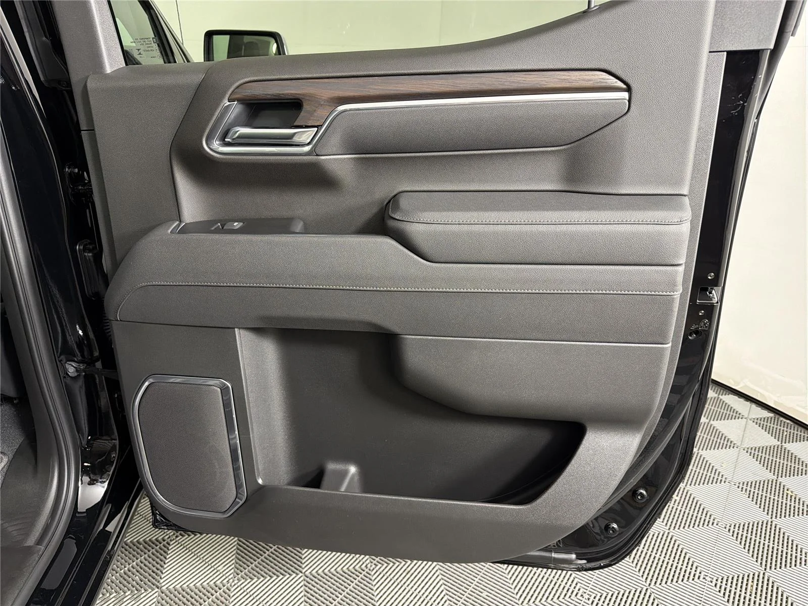 New 2026 Onyx Black GMC SLT image 14