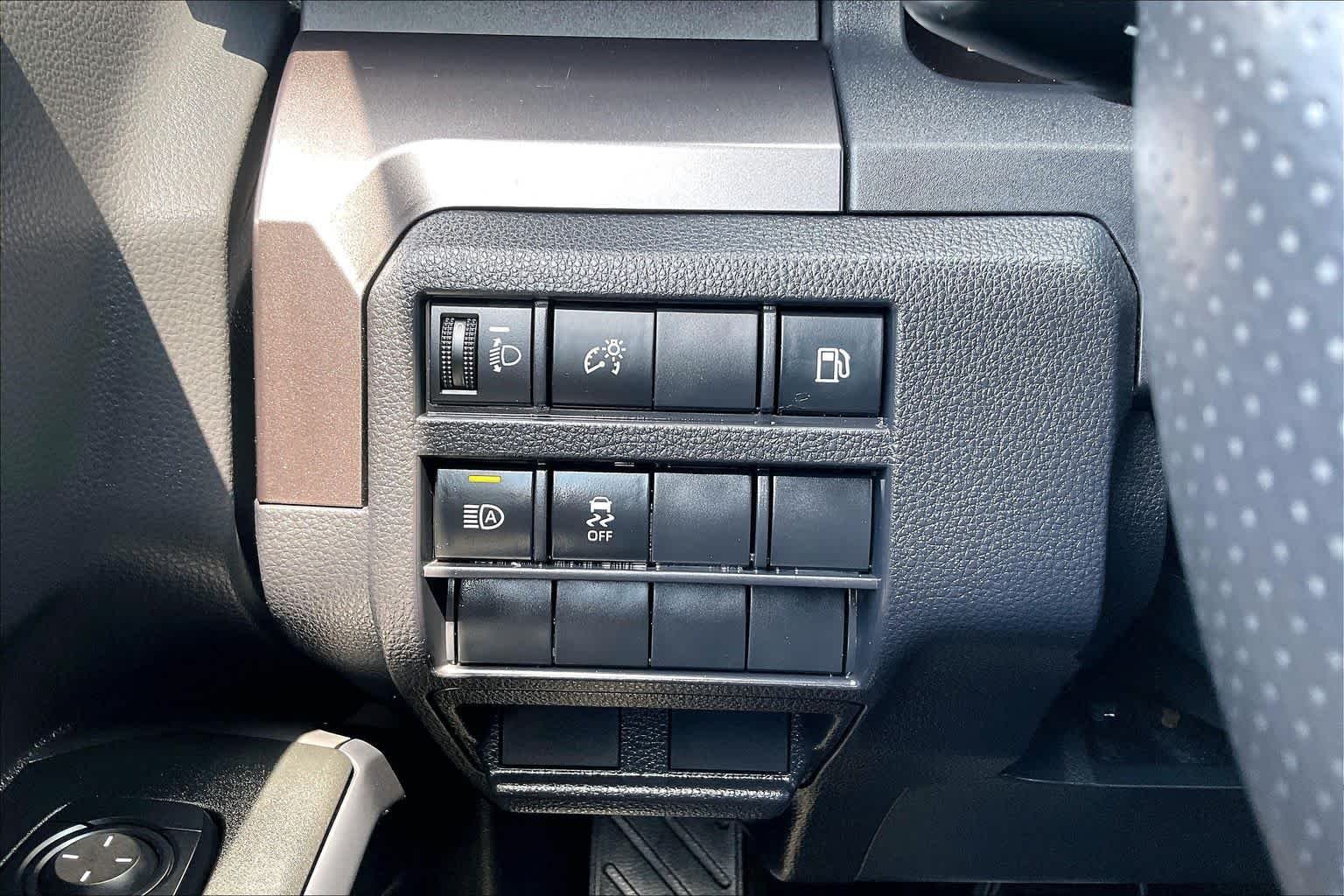 Used 2025 Cutting Edge Toyota SR5 image 33