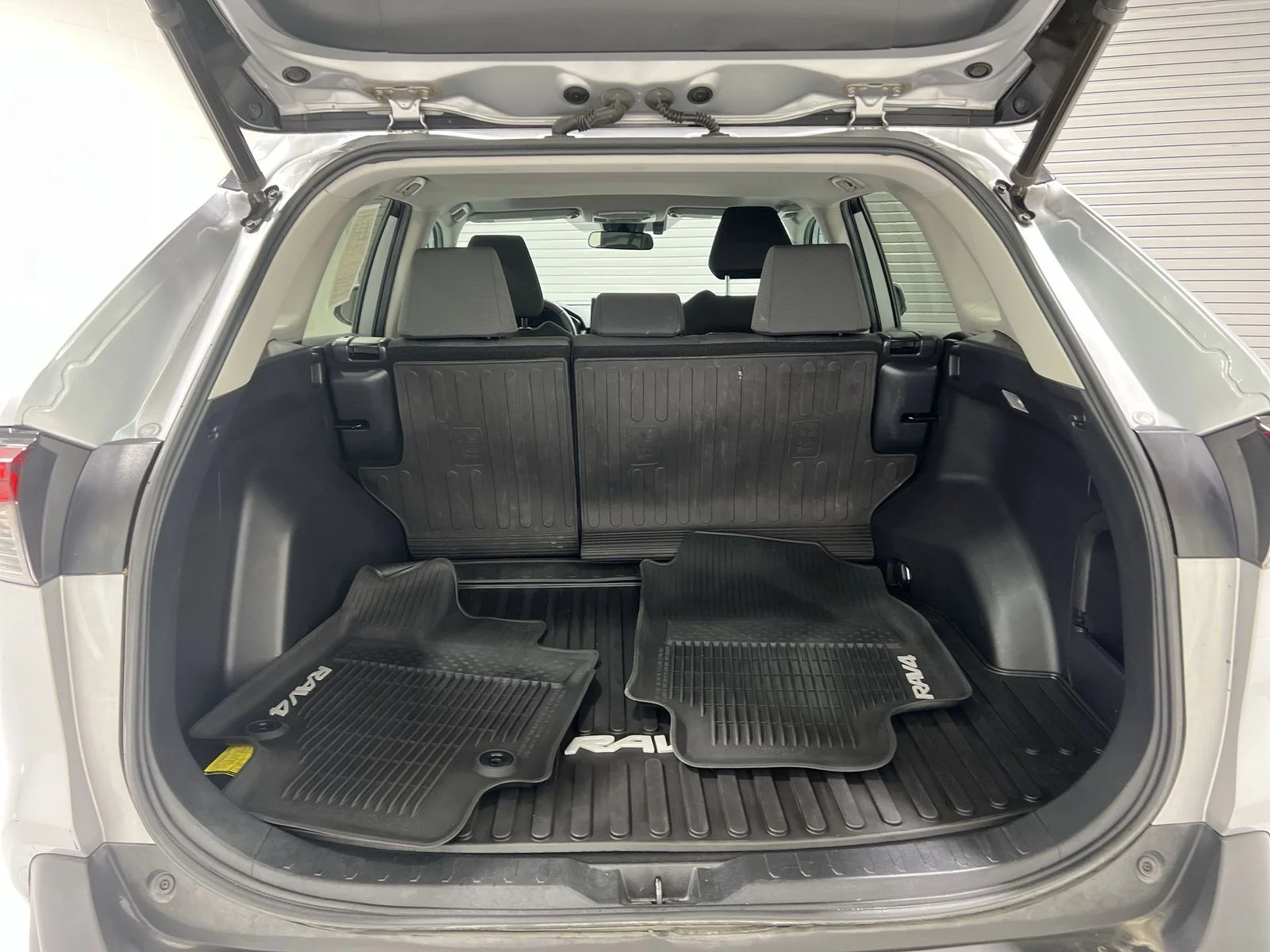Used 2020 Silver Toyota XLE image 23