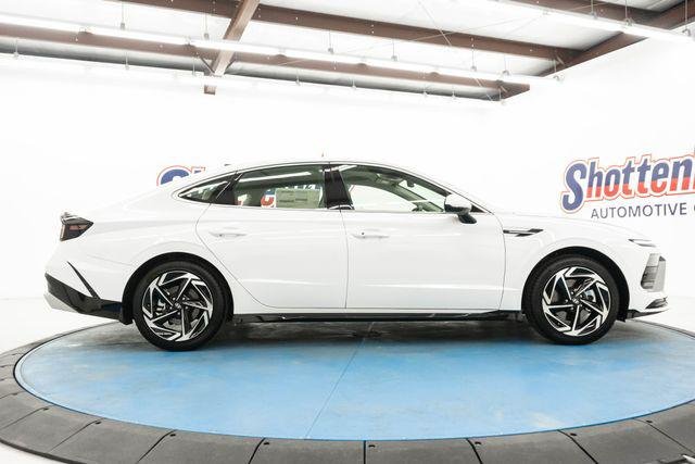 New 2026 White Hyundai SEL Sport image 9