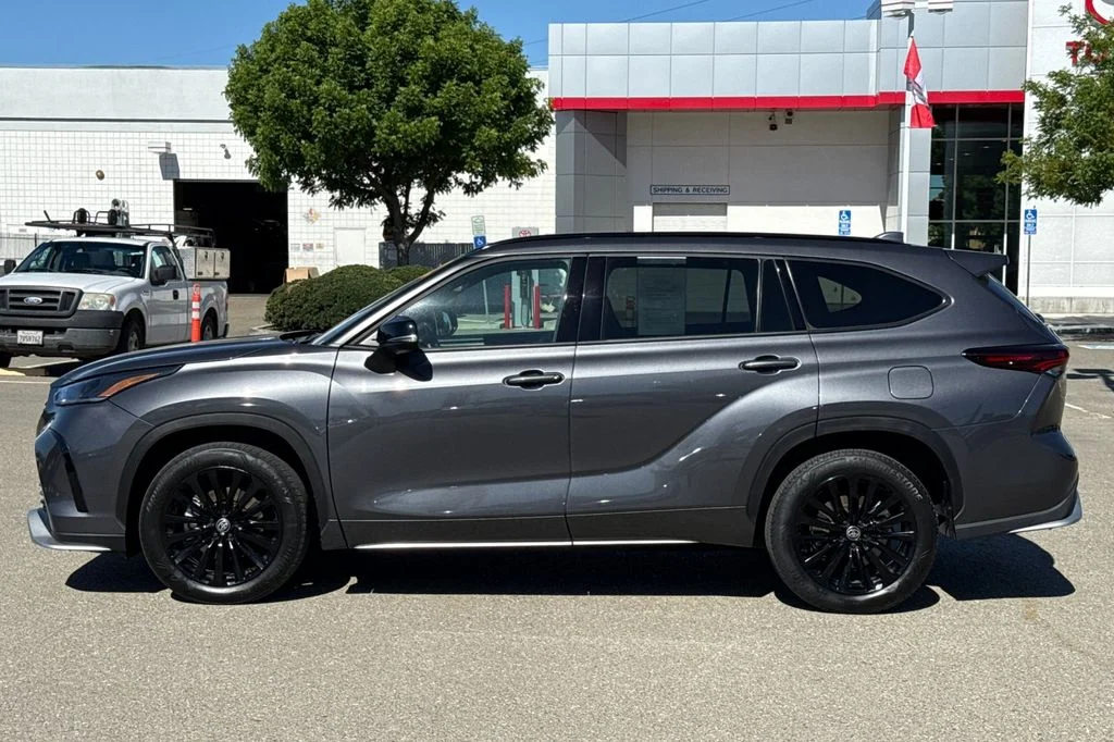 2025 Toyota Highlander XSE - Photo 10