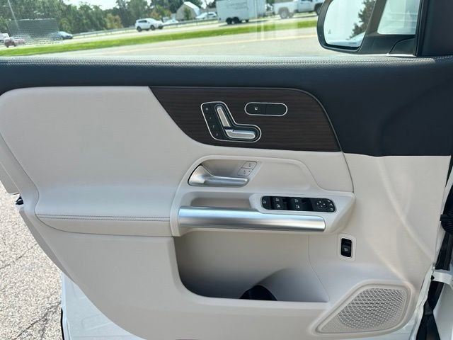 New 2026 Polar White Mercedes-Benz GLA 250 image 11