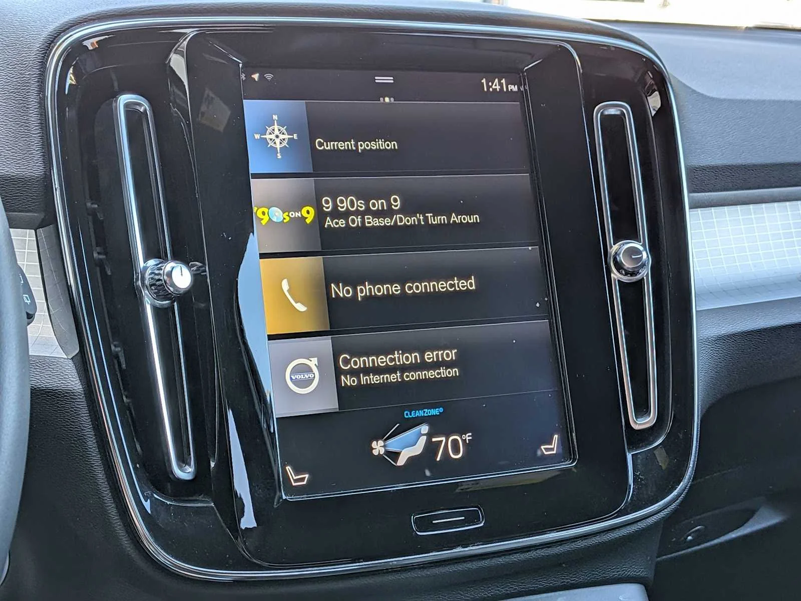 Used 2020 White Volvo Momentum image 18