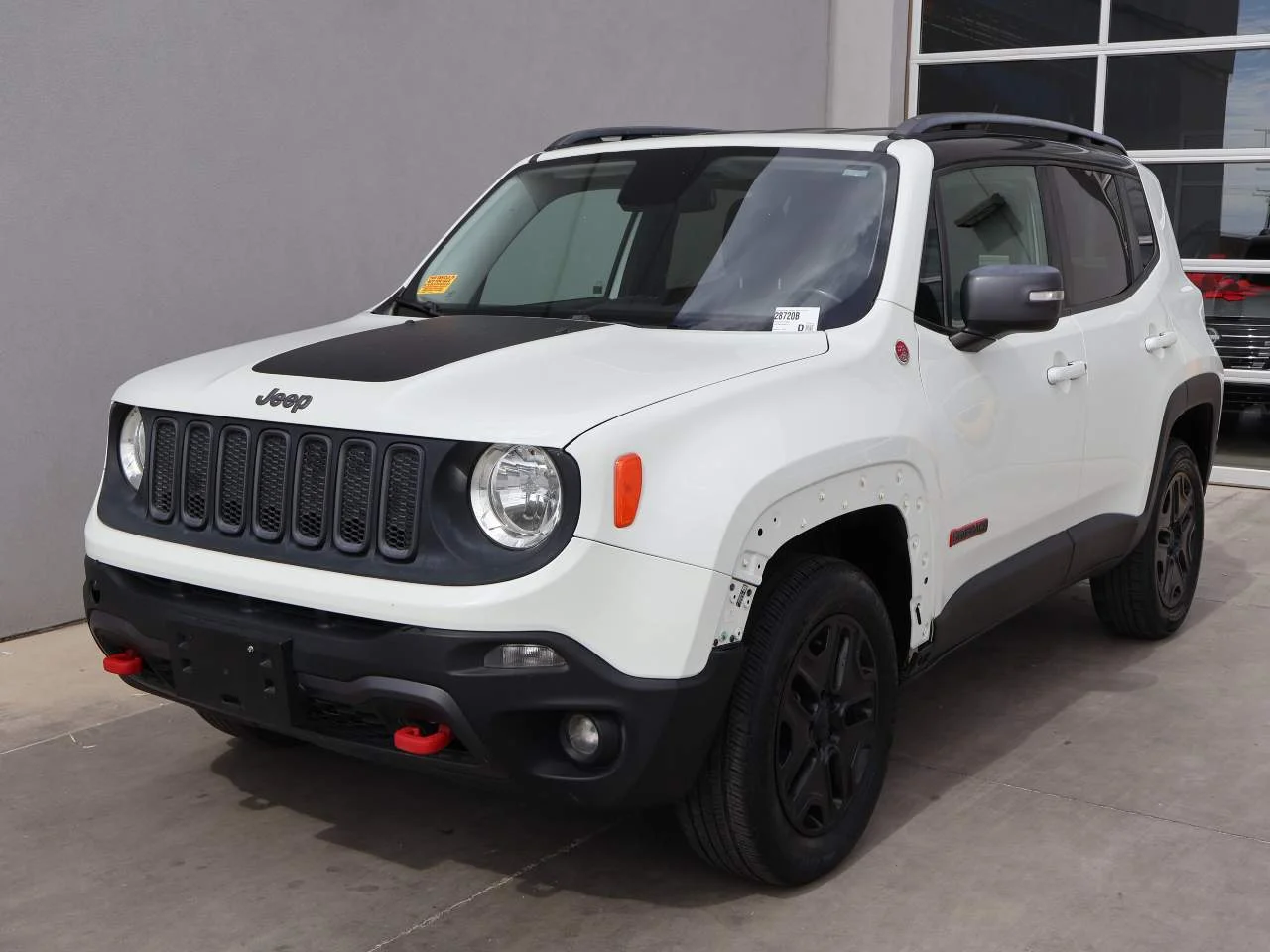 Used 2015 Alpine White Jeep Trailhawk image 1
