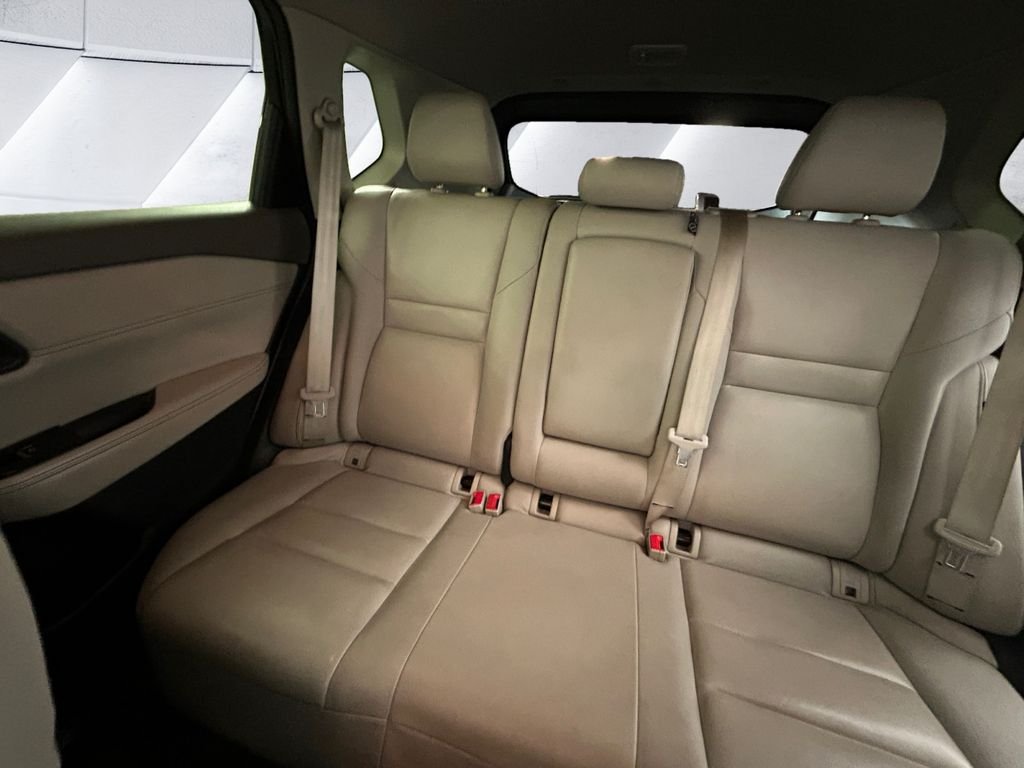 Used 2023 White Nissan SL image 18