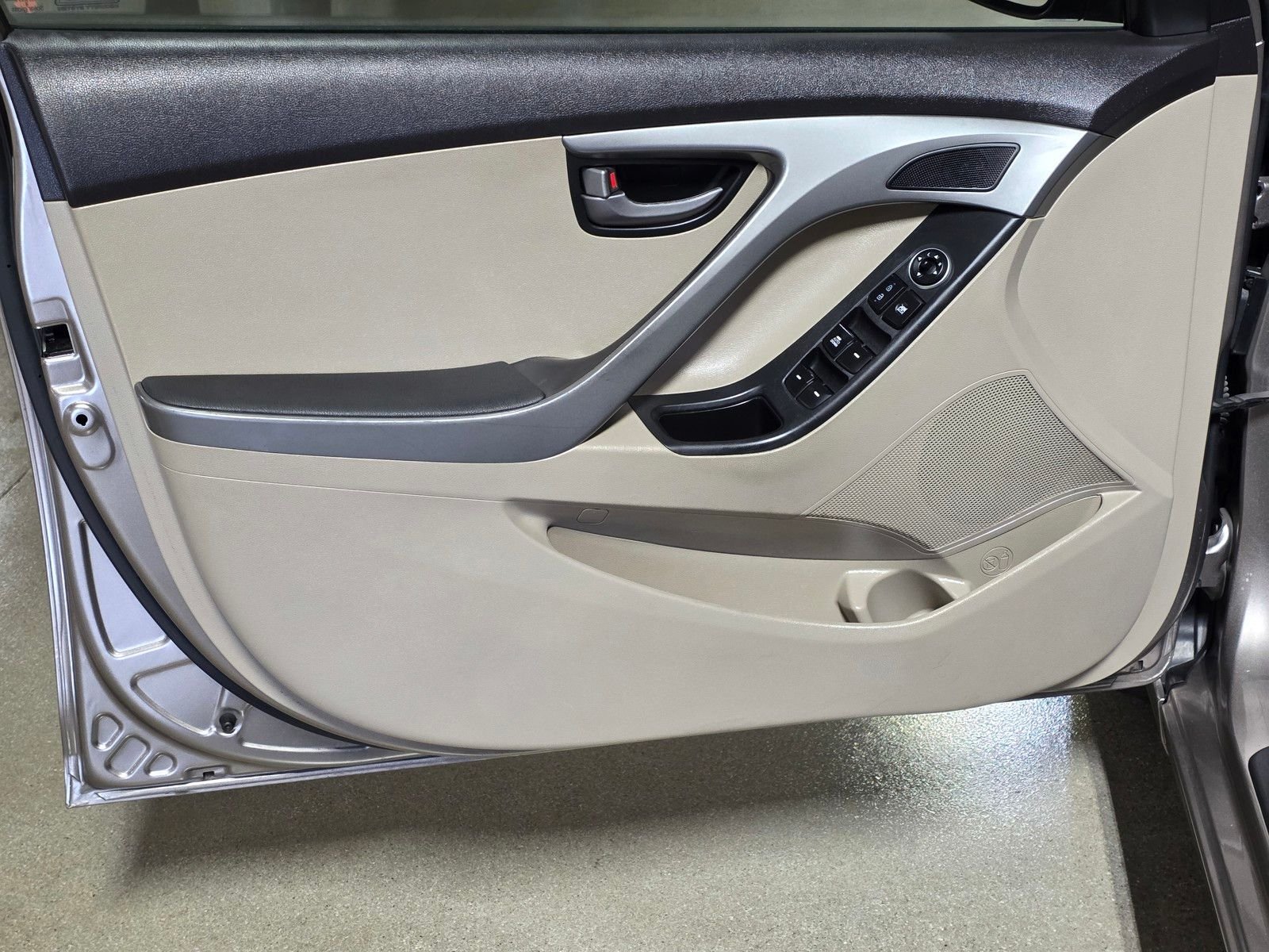 Used 2014 Desert Bronze Hyundai SE image 20