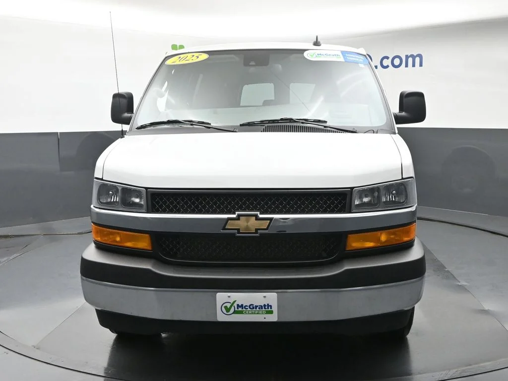 Used 2025 White Chevrolet LT image 6