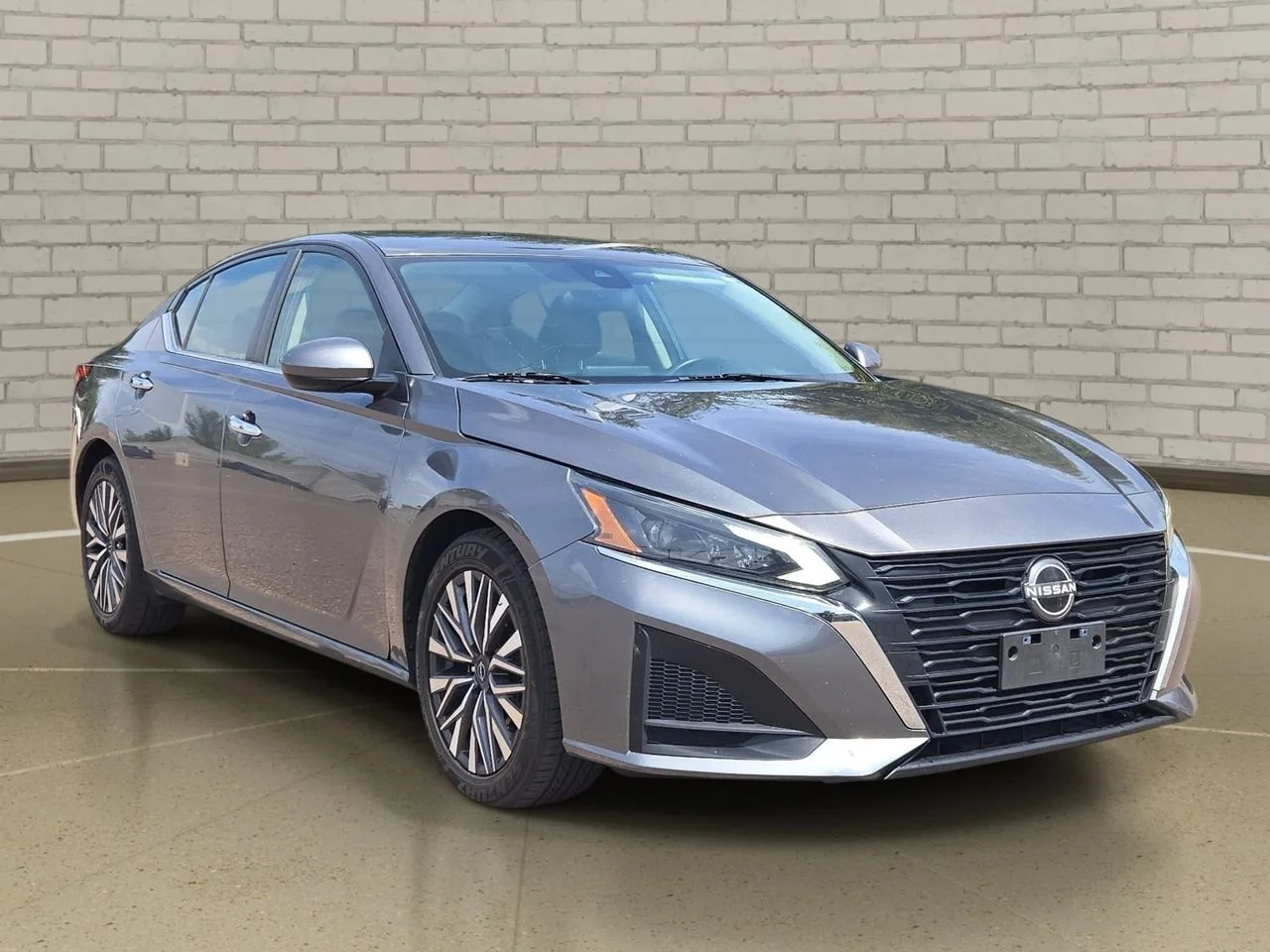Used 2023 Gun Metallic Nissan 2.5 SV image 2