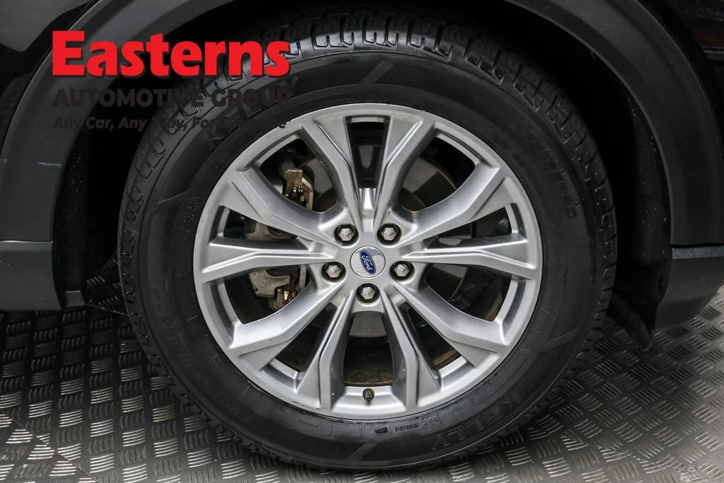 Used 2023 Black Ford Limited image 30