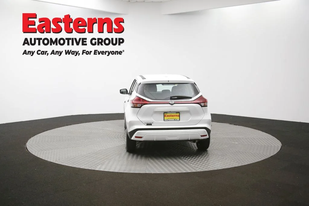 Used 2022 White Nissan S image 37
