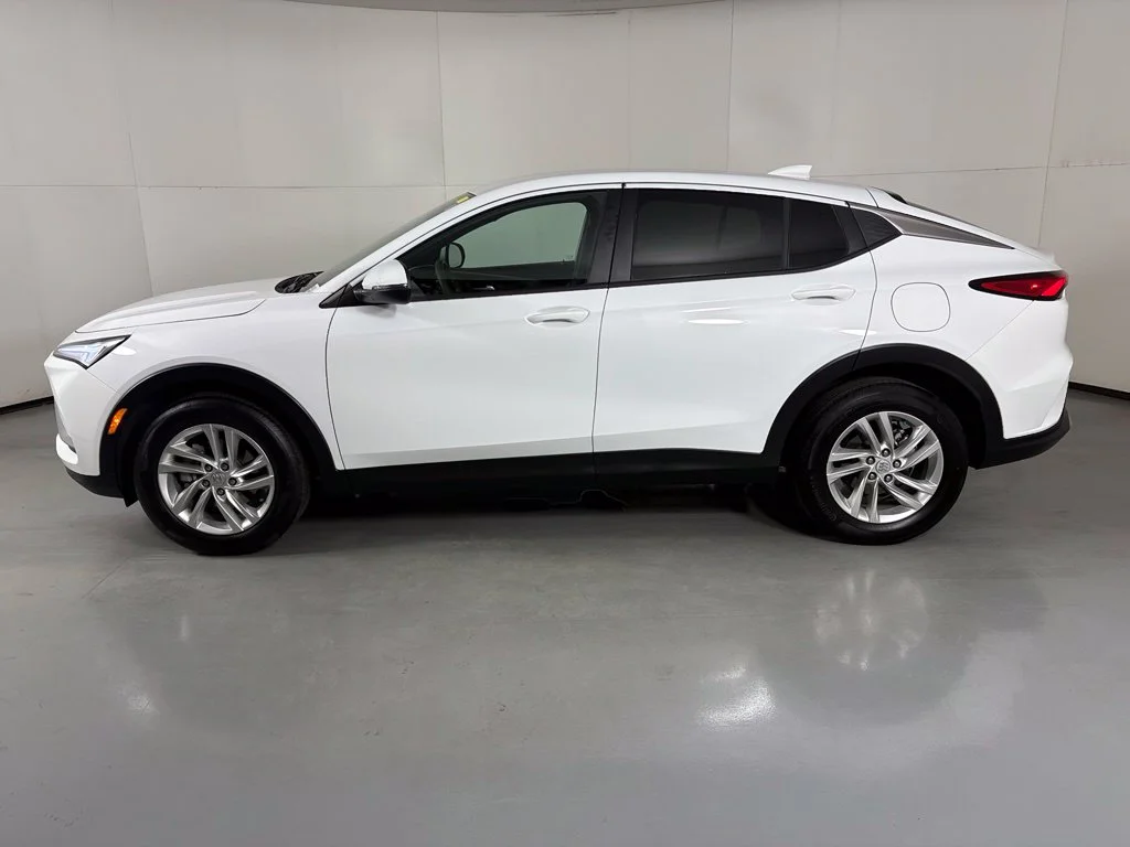 Used 2026 White Buick Preferred image 5