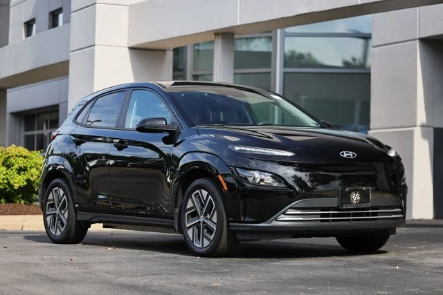 Used 2023 Ultra Black Hyundai SE image 1