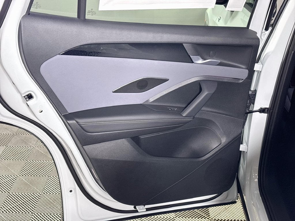 New 2026  Volkswagen SE R-Line Black image 19