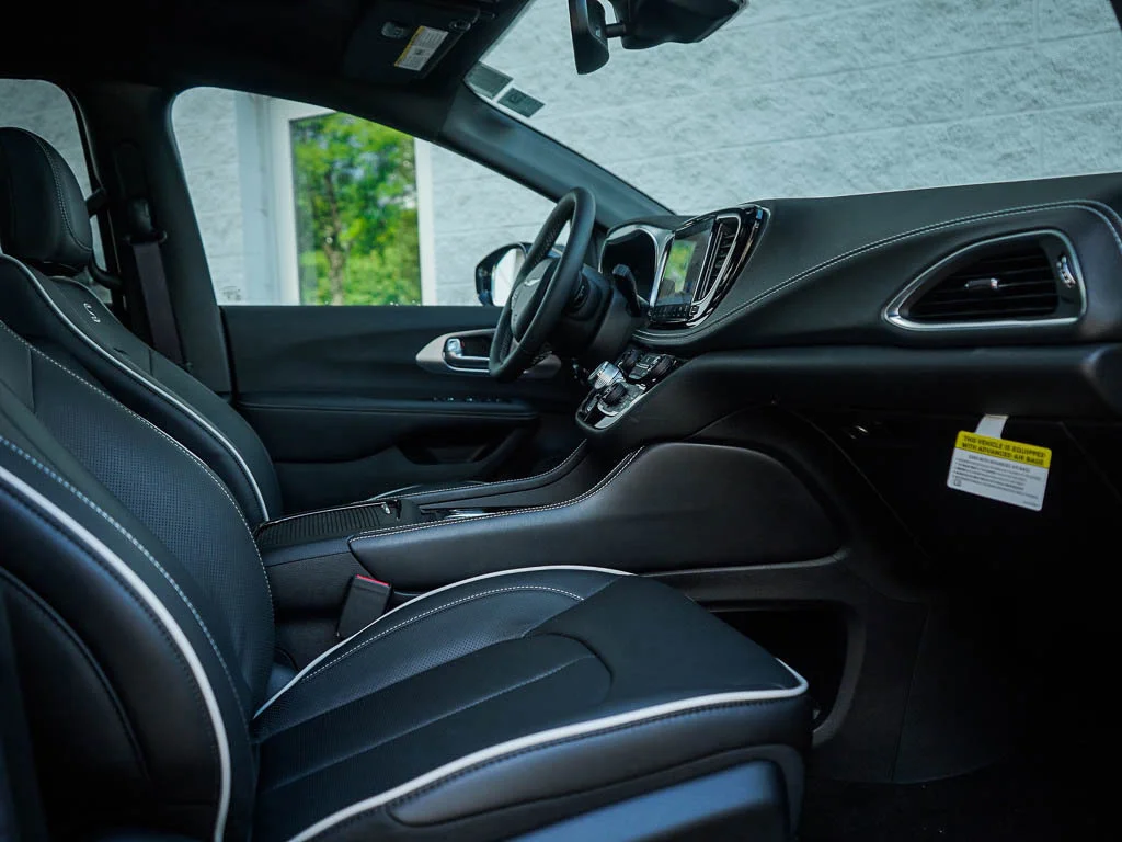 2026 Chrysler Pacifica Limited - Photo 10