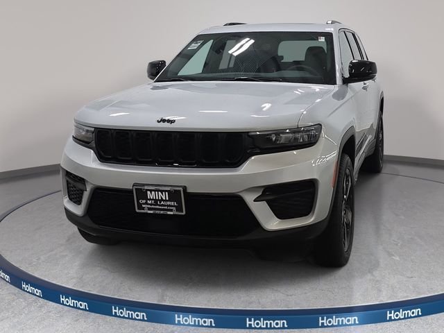Used 2024 Silver Jeep Altitude X image 3