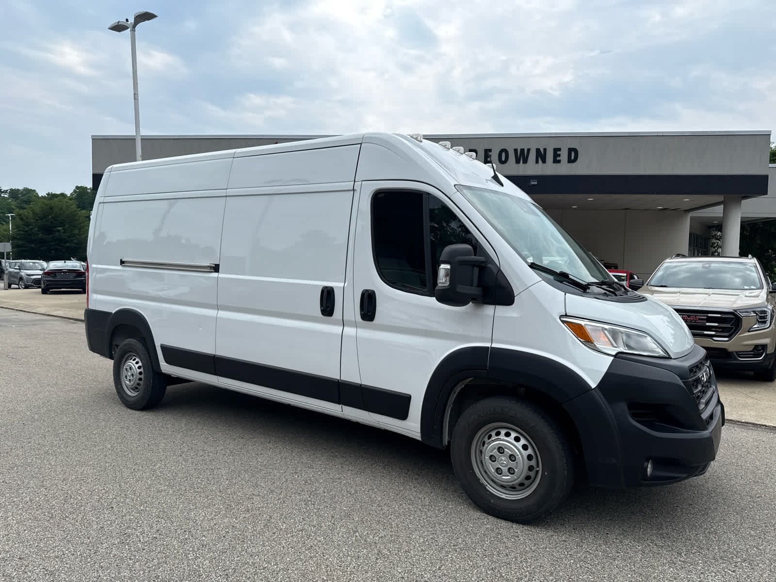 Used 2024 Whi/white Ram Tradesman image 4