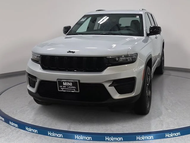 Used 2024 Silver Jeep Altitude X image 3