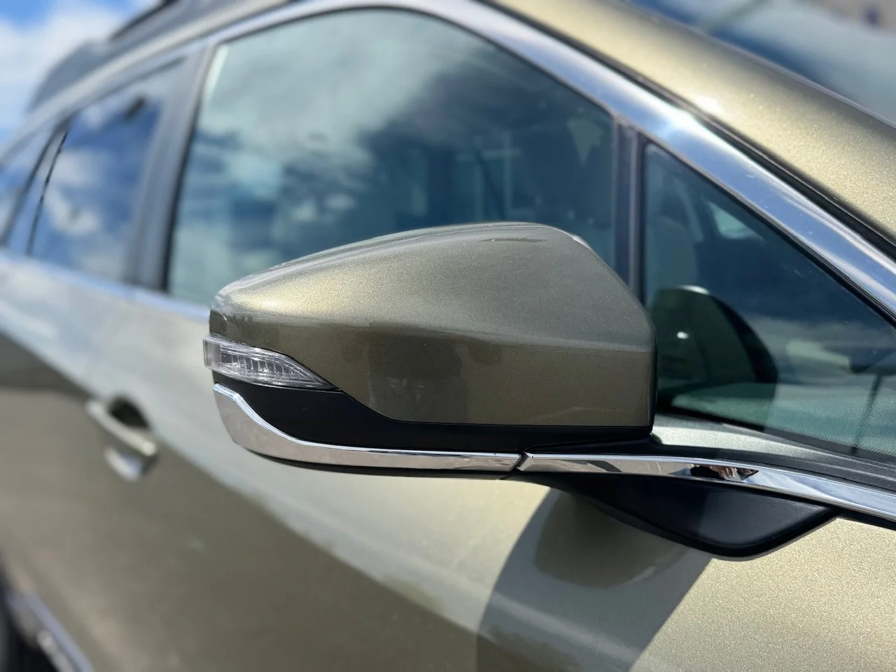 Used 2022 Autumn Green Metallic Subaru Limited image 51