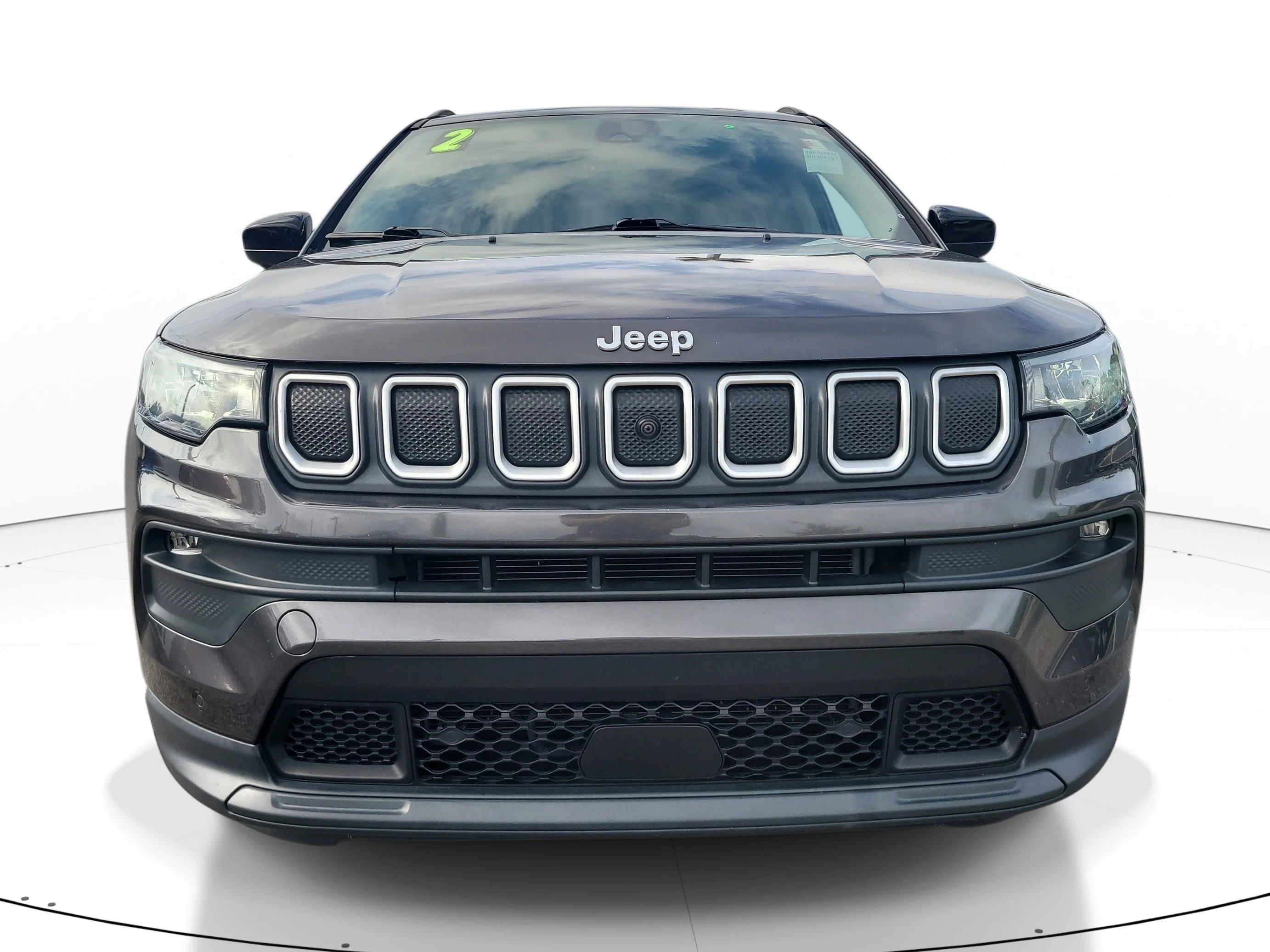 Used 2022 Granite Crystal Metallic Clearcoat Jeep Latitude image 2