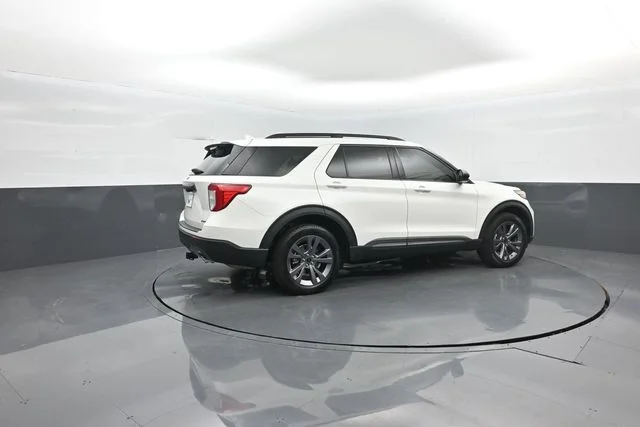 Certified Used 2022 White Metallic Ford XLT image 8
