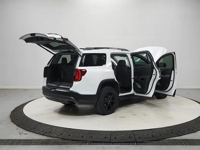 Used 2023 White GMC AT4 image 16