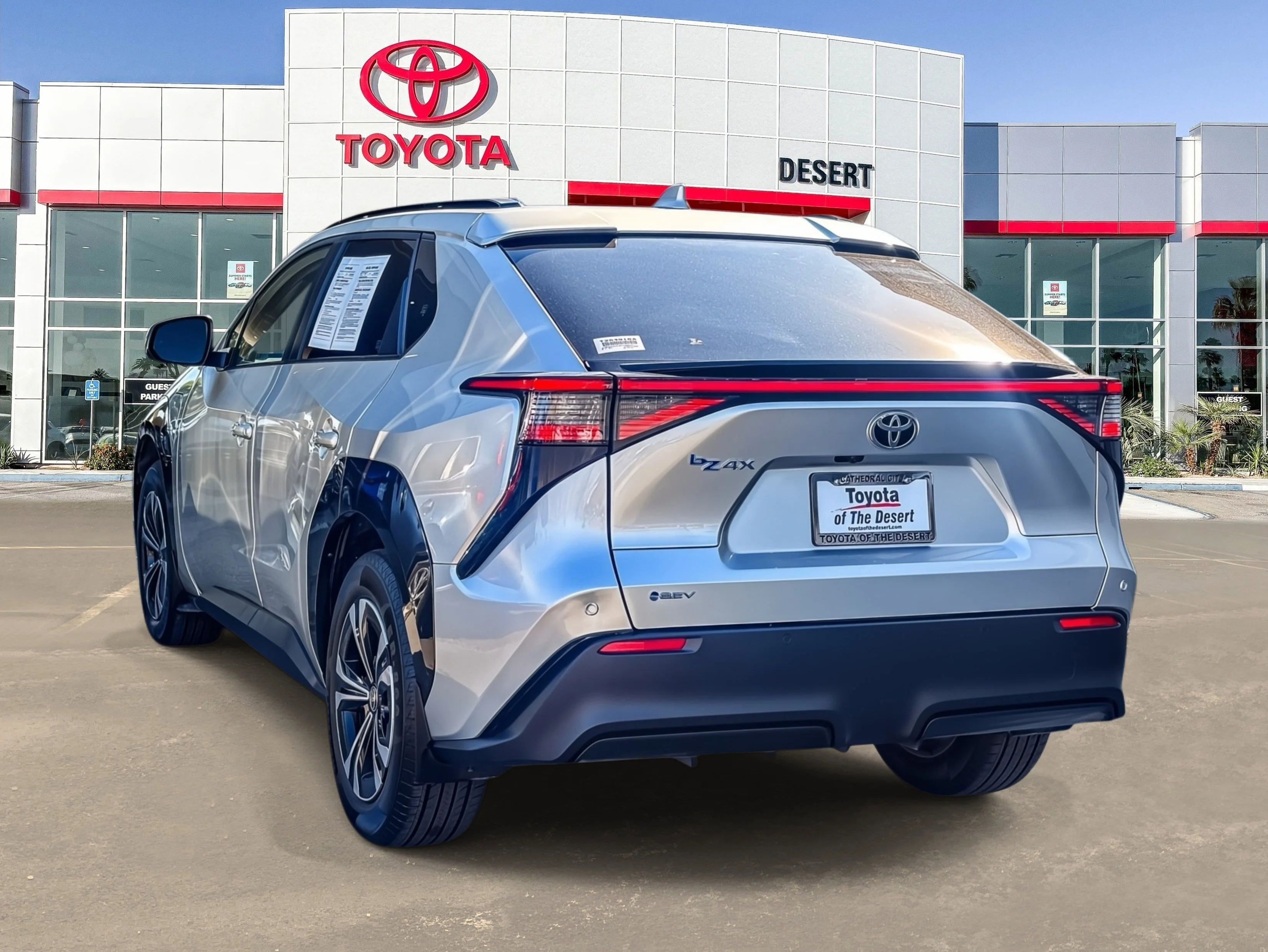 Certified Used 2025 Elemental Silver Metallic Toyota XLE image 4