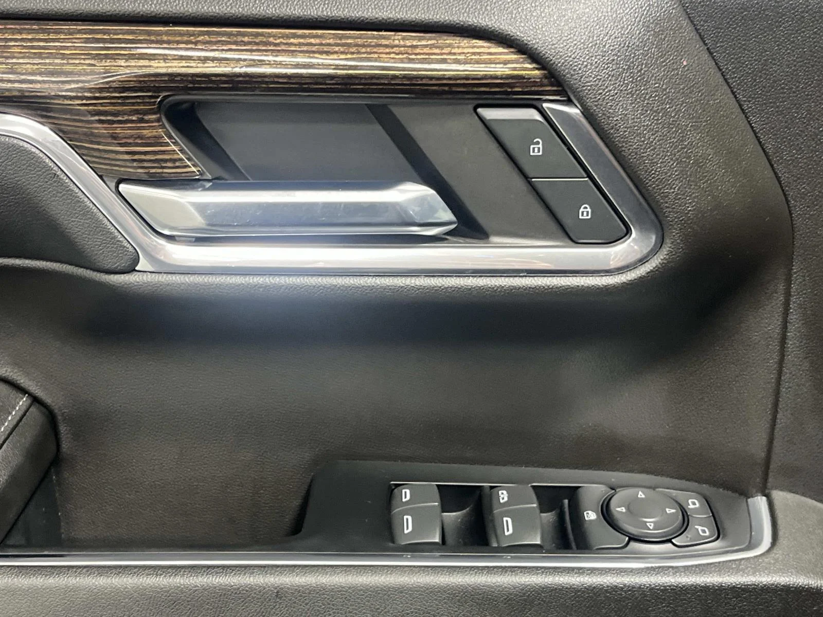 Certified Used 2024 Onyx Black GMC Elevation image 16