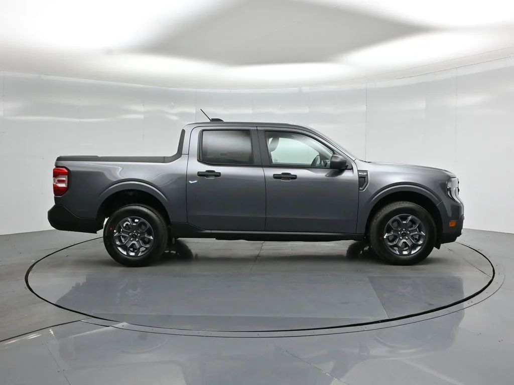 New 2026 Carbonized Gray Metallic Ford XLT image 21