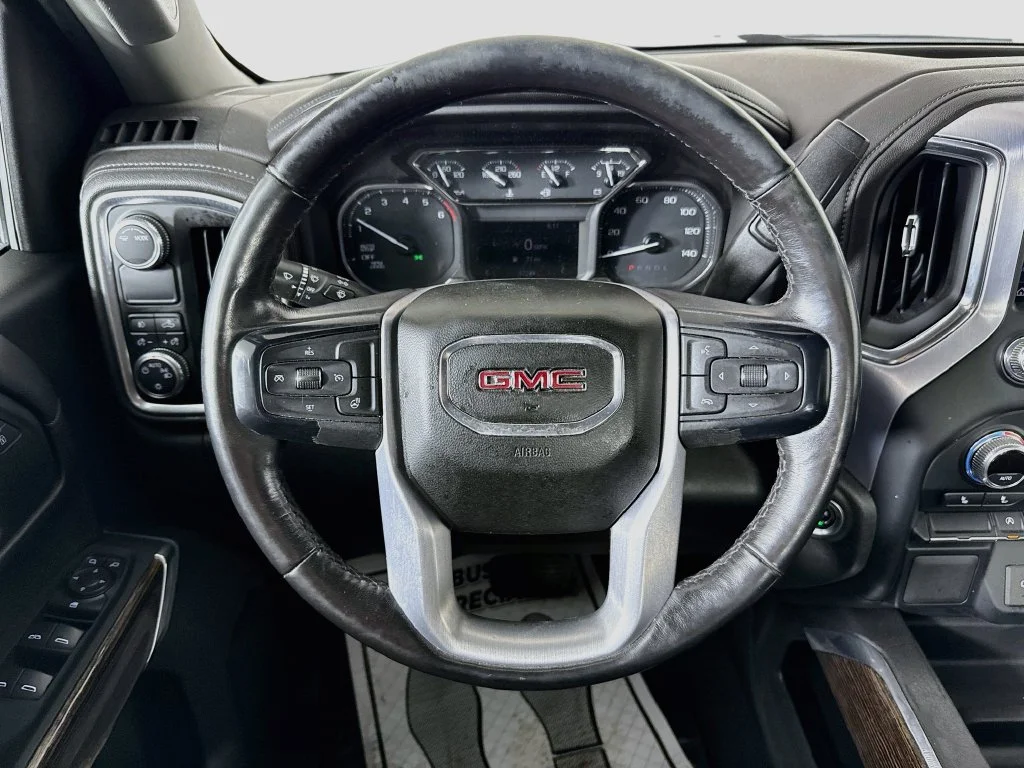 Used 2022 White GMC Elevation image 11