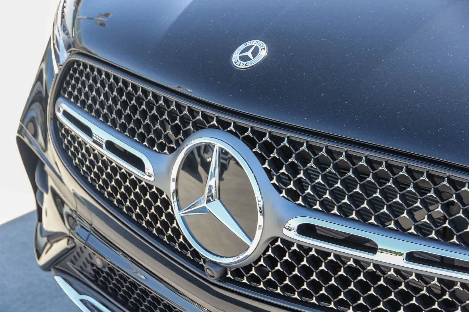 New 2026 Black Mercedes-Benz GLC 300 image 9