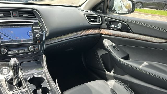 Used 2018 Silver Nissan Platinum image 25